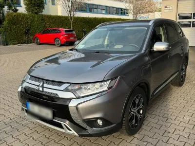 Gebraucht Mitsubishi Outlander 150 PS (110 kW) 2019 Grau SUV