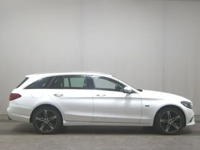 Gebraucht Mercedes C300 Avantgarde 194 PS (142 kW) 2020 Polarweiss
