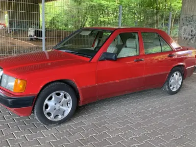 Gebraucht Mercedes 190 108 PS (79 kW) 1990 Rot Limousine