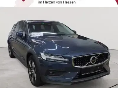 Gebraucht Volvo V60 CC Ultimate 197 PS (144 kW) 2023 Blau Kombi