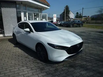 Nowe Mazda 3 Center-Line 140 KM (102 kW) 2025 Biały Sedan/Limuzyna