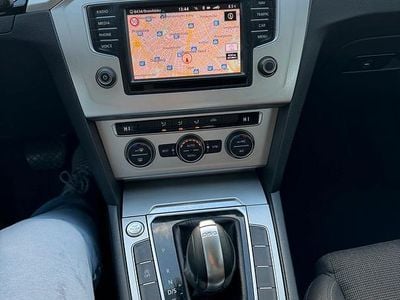 Gebraucht VW Passat 150 PS (110 kW) 2016 Weiß Kombi