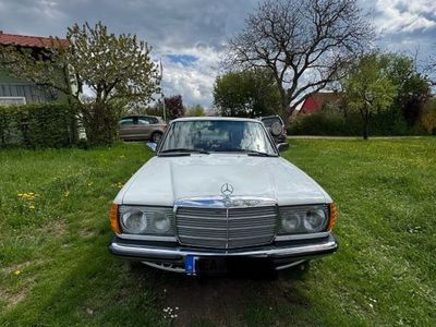 Weiß Gebraucht 1979 Mercedes 200 Limousine | 10.900 €