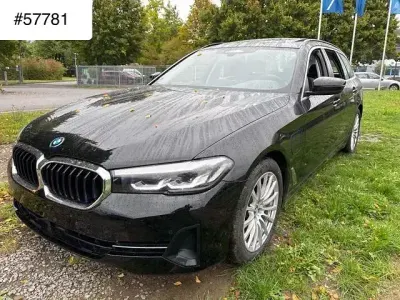 Gebraucht BMW 530e 292 PS (214 kW) 2022 Schwarz ii/bonnet fluid black Kombi