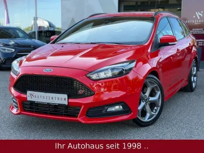 Gebraucht Ford Focus ST 250 PS (183 kW) 2015 Rot Limousine