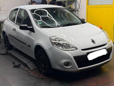 Gebraucht Renault Clio II 75 PS (55 kW) 2009 Weiß Kleinwagen
