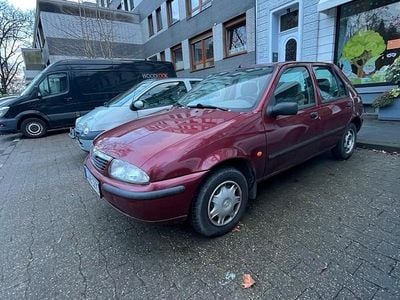 Gebraucht Mazda 121 75 PS (55 kW) 1997 Rot Kleinwagen