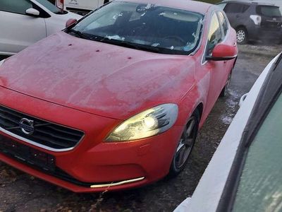 Gebraucht Volvo V40 Summum 120 PS (88 kW) 2016 Rot Limousine