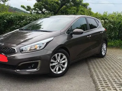 Używany Kia Ceed Spirit 135 KM (99 kW) 2017 Brązowy Hatchback