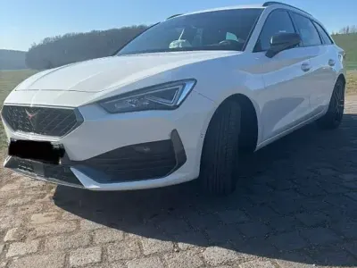 Używany Cupra Leon 190 KM (139 kW) 2023 Biały Sedan/Limuzyna