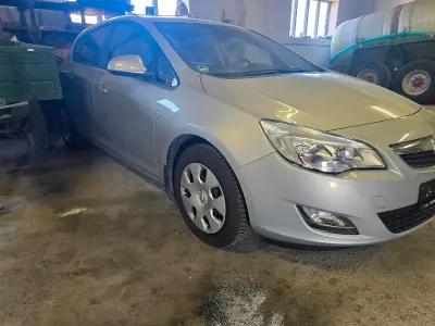 Gebraucht Opel Astra 100 PS (73 kW) 2010 Beige Kleinwagen
