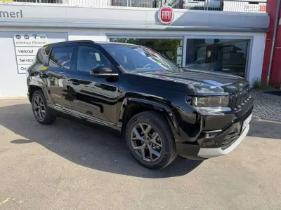 Gebraucht Jeep Compass 145 PS (106 kW) 2026 Vulcano black SUV