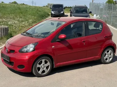 Używany Toyota Aygo 68 KM (50 kW) 2010 Czerwony Hatchback