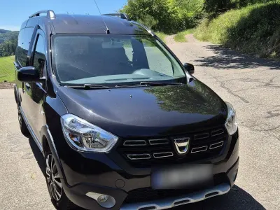Gebraucht Dacia Dokker Stepway 102 PS (75 kW) 2018 Schwarz Van / Kleinbus