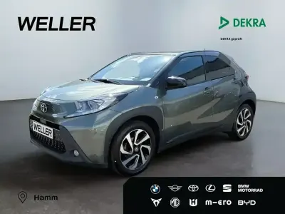 Gebraucht Toyota Aygo 72 PS (52 kW) 2023 Titanium gray (grau) Kleinwagen