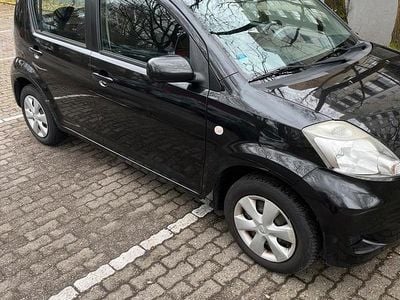 Gebraucht Daihatsu Sirion 69 PS (50 kW) 2009 Schwarz Kleinwagen