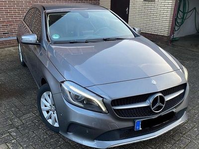 Grau Gebraucht 2016 Mercedes A180 Edition Limousine | 15.950 € (Fairer Preis)
