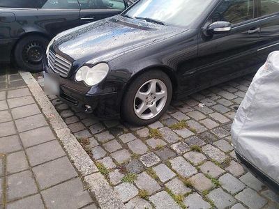 Gebraucht Mercedes 220 150 PS (110 kW) 2005 Schwarz Kombi