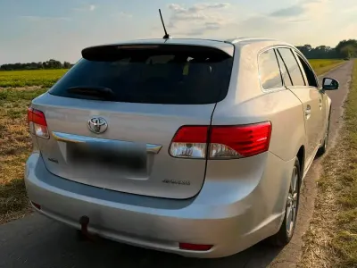 Gebraucht Toyota Avensis 124 PS (91 kW) 2013 Silber Limousine