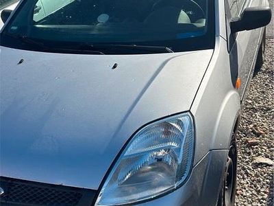 Usata Ford Fiesta 69 CV (50 kW) 2005 Argento Utilitaria