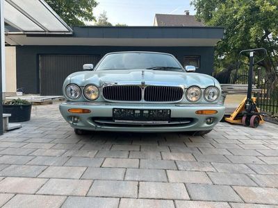 Jaguar XJ8