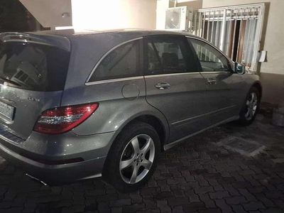 Grau Gebraucht 2011 Mercedes R350 Van / Kleinbus | 15.000 € (Etwas zu teuer)
