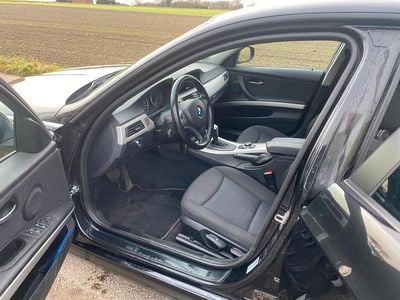 Schwarz Gebraucht 2010 BMW 320 Kombi | 6.400 € (Fairer Preis)