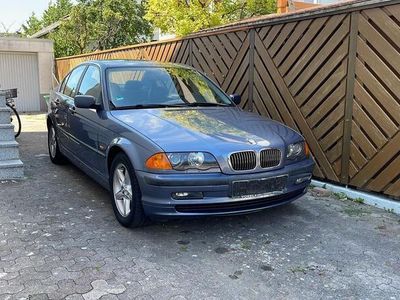 BMW 323