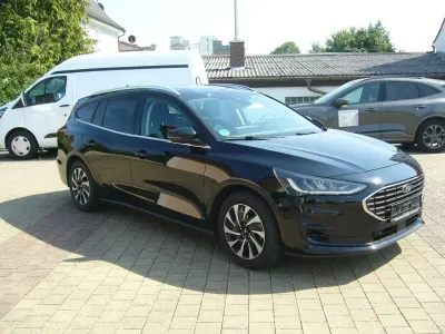 Gebraucht Ford Focus Titanium 125 PS (91 kW) 2024 Schwarz Limousine