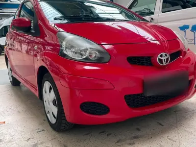 Gebraucht Toyota Aygo 68 PS (50 kW) 2009 Rot Kleinwagen