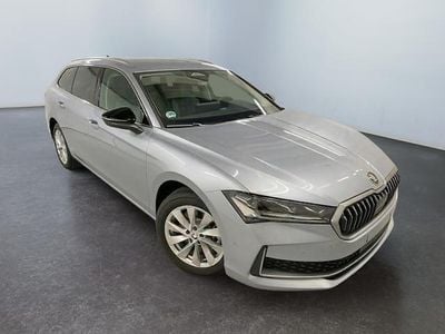 Neu Skoda Superb SportLine 193 PS (141 kW) 2026 F0  pebble silver met. Kombi