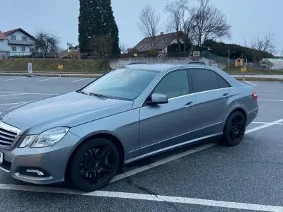 Gebraucht Mercedes E500 Avantgarde 387 PS (284 kW) 2011 Grau Limousine