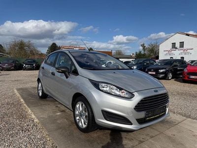 Gebraucht Ford Fiesta Celebration 105 PS (77 kW) 2016 Silber Limousine