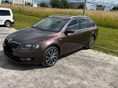 Gebraucht Skoda Octavia LAURIN & KLEMENT 184 PS (135 kW) 2015 Braun Kombi