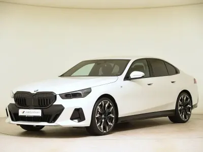 Gebraucht BMW 520 M Sport 197 PS (144 kW) 2024 Weiß Limousine