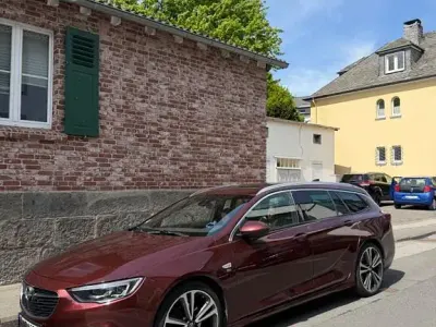 Gebraucht Opel Insignia Exklusiv 209 PS (153 kW) 2018 Rot Limousine