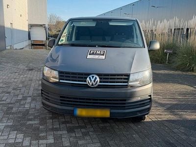 Gebraucht VW Transporter 150 PS (110 kW) 2019 Grau Van