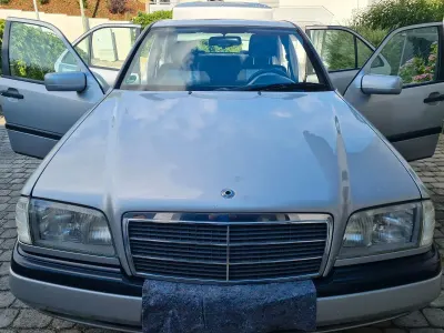Gebraucht Mercedes C180 122 PS (89 kW) 1996 Silber Limousine
