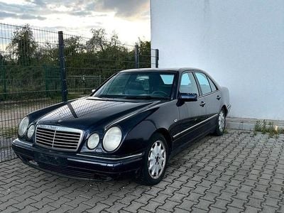 Second-hand Mercedes E420 278 CP (204 kW) 1996 Mov Berlinǎ