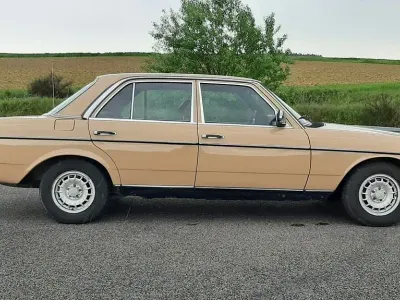 Second-hand Mercedes 300 88 CP (64 kW) 1983 Bej Berlinǎ