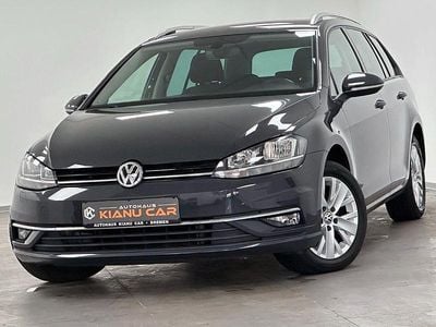 Gebraucht VW Golf VII Sound 125 PS (91 kW) 2018 Uranograu/cinza urano Kombi