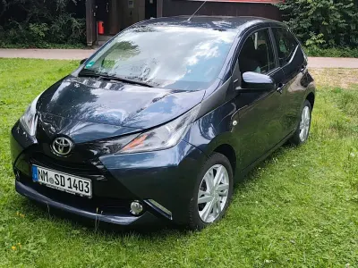 Gebraucht Toyota Aygo X-play 69 PS (50 kW) 2016 Blau Kleinwagen