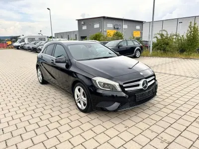 Gebraucht Mercedes A180 122 PS (89 kW) 2013 Schwarz Kleinwagen