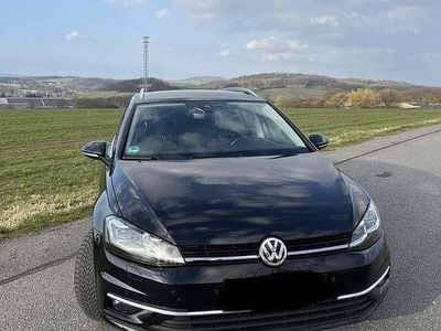Gebraucht VW Golf VII Highline 150 PS (110 kW) 2019 Schwarz Kombi