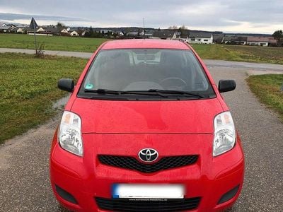 Rot Gebraucht 2009 Toyota Yaris Limousine | 2.300 € (Fairer Preis)