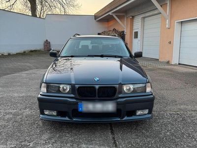BMW 323