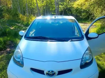 Second-hand Toyota Aygo 68 CP (50 kW) 2010 Alb Hatchback