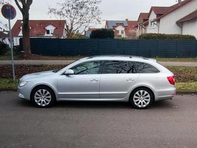 Silber Gebraucht 2012 Skoda Superb Kombi | 14.390 €