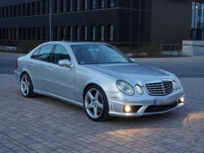 Gebraucht Mercedes E500 AMG 387 PS (284 kW) 2007 Silber Limousine