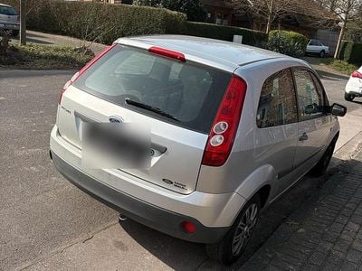Gebraucht Ford Fiesta 69 PS (50 kW) 2006 Silber Kleinwagen